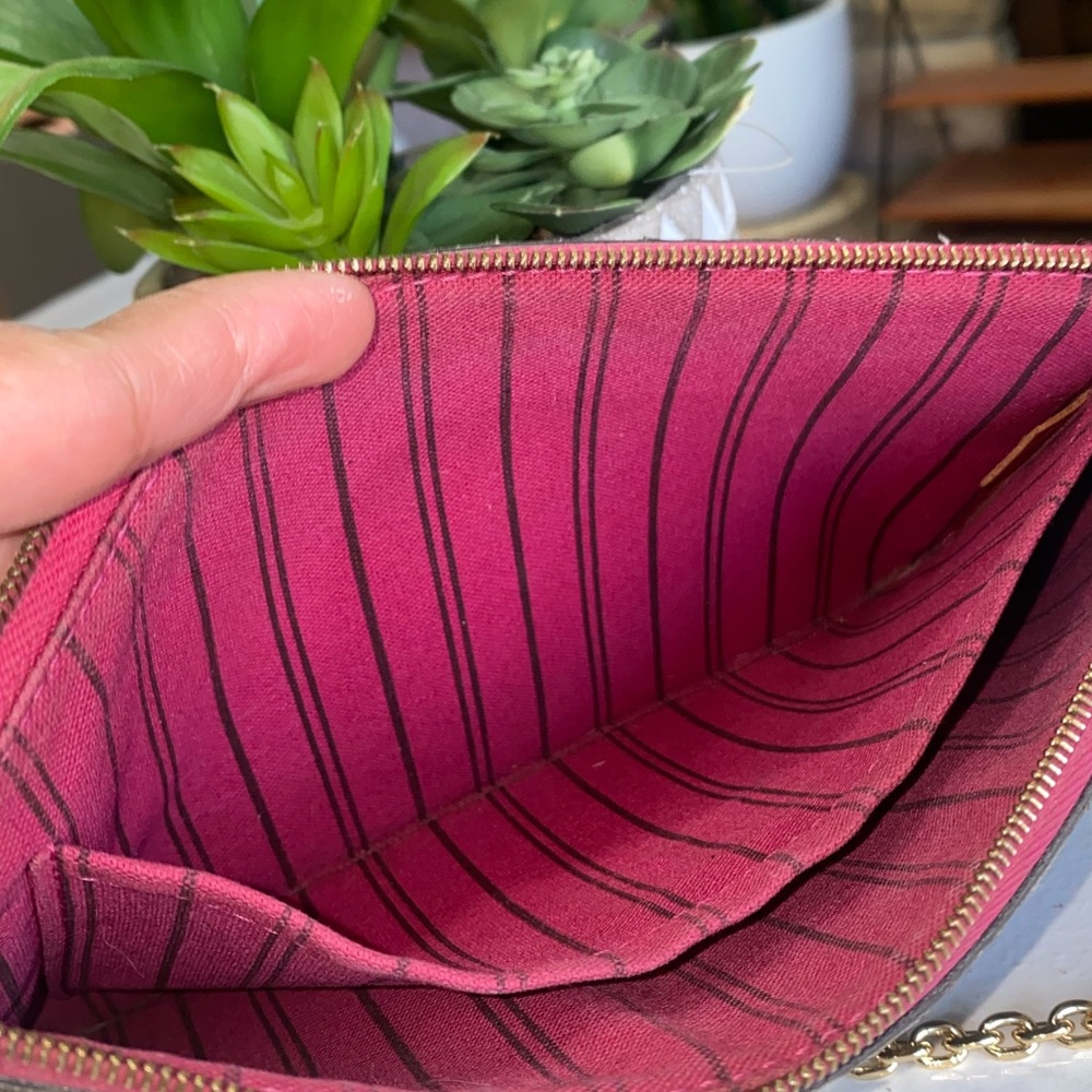 ❤️authentic pouch - Picture 13 of 16